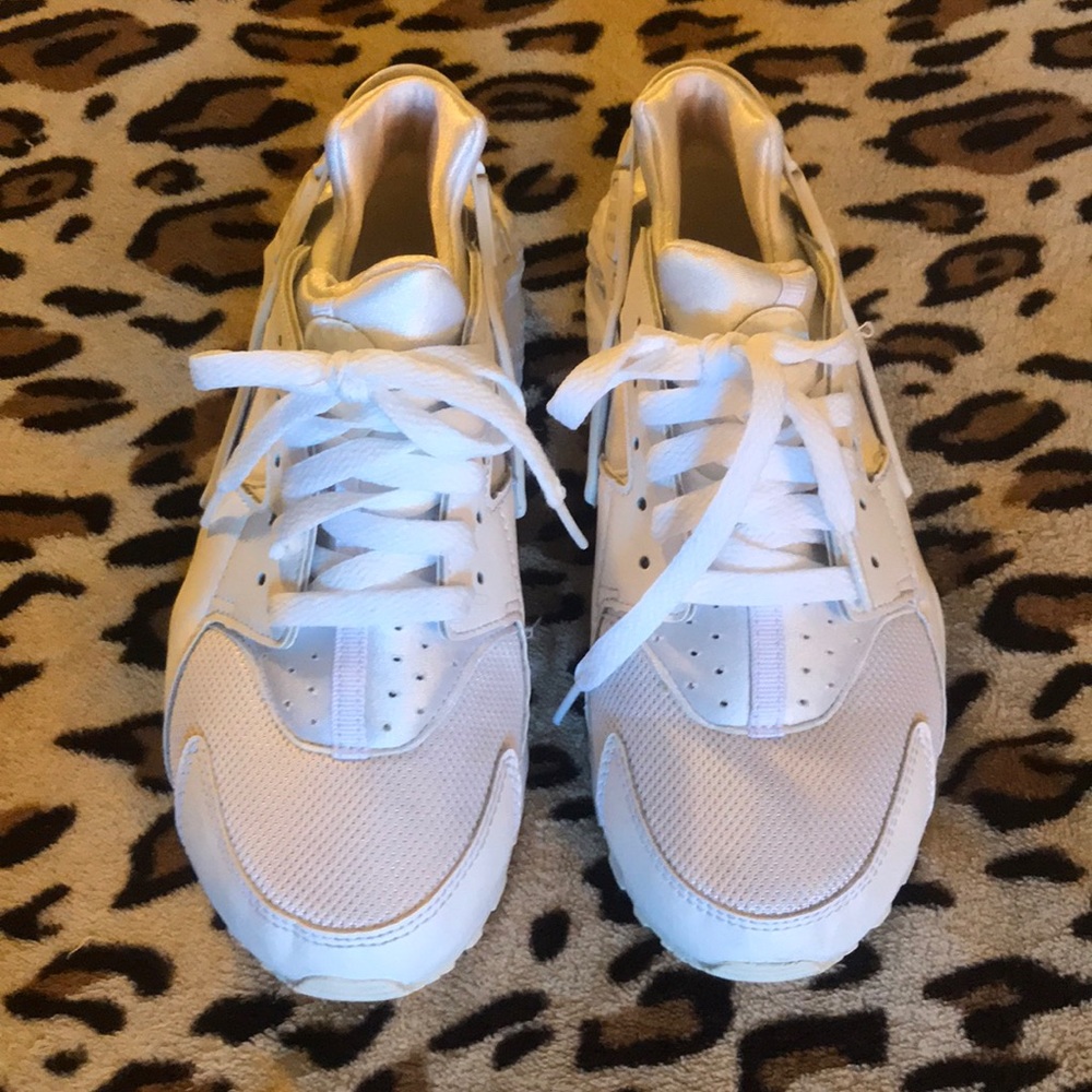 White Nike Huarache